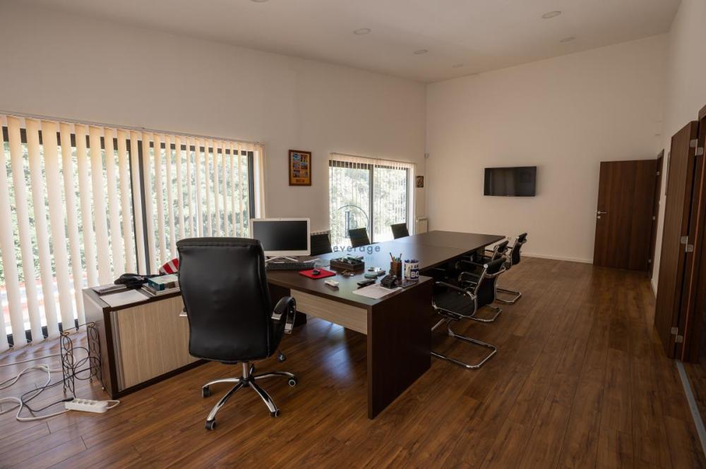 Slika 1 - Bulevar JNA,  Lokal za izdavanje, 600m2, 3.500€