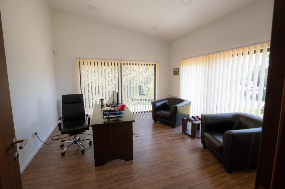 Slika 4 - Bulevar JNA,  Lokal za izdavanje, 600m2, 3.500€