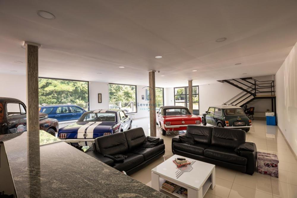 Slika 2 - Bulevar JNA,  Lokal za izdavanje, 600m2, 3.500€