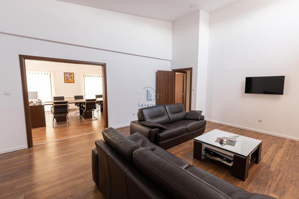 Slika 10 - Bulevar JNA,  Lokal na prodaju, 800m2, 1.300.000€