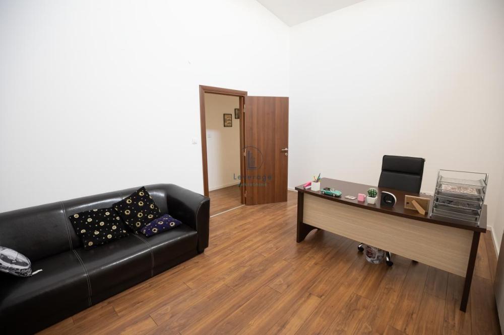 Slika 6 - Bulevar JNA,  Lokal na prodaju, 800m2, 1.300.000€