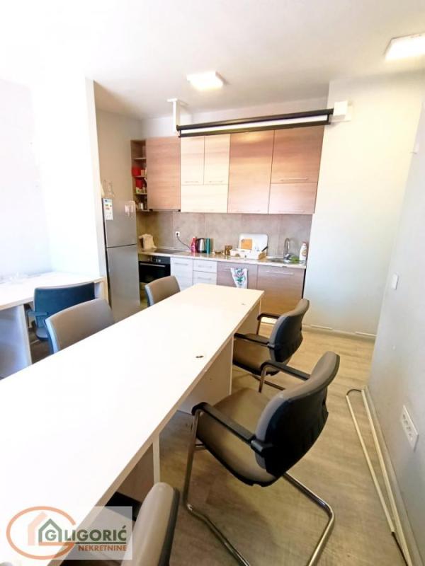 Slika 8 - Pećska, Petosoban stan na prodaju, 118m2, 349.000€