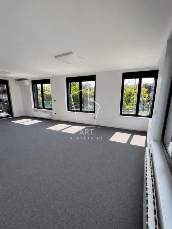 Slika 1 - Omladinskih brigada, Petosoban stan za izdavanje, 121m2, 2.000€