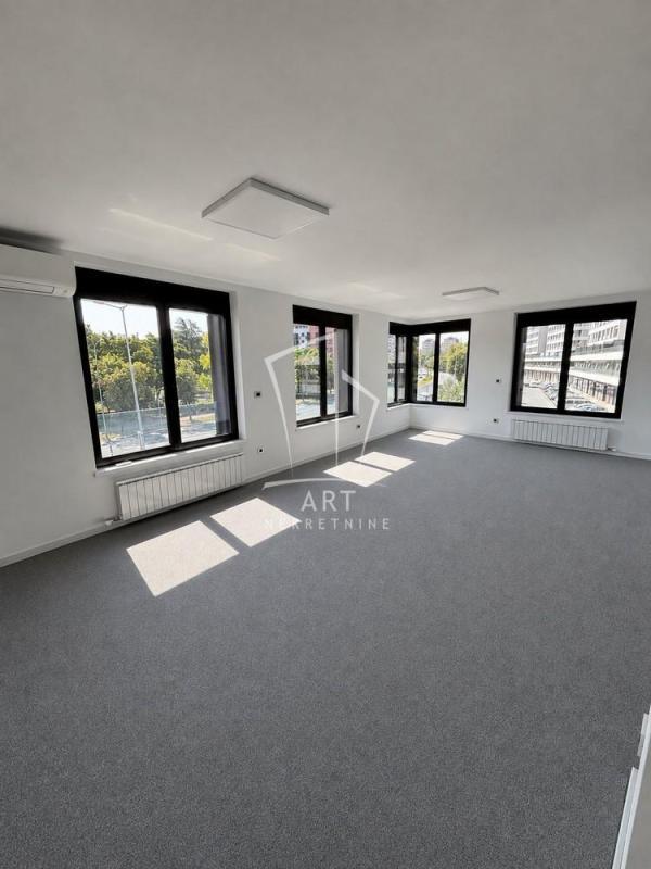 Glavna slika -Omladinskih brigada, Petosoban stan za izdavanje, 121m2, 2.000€