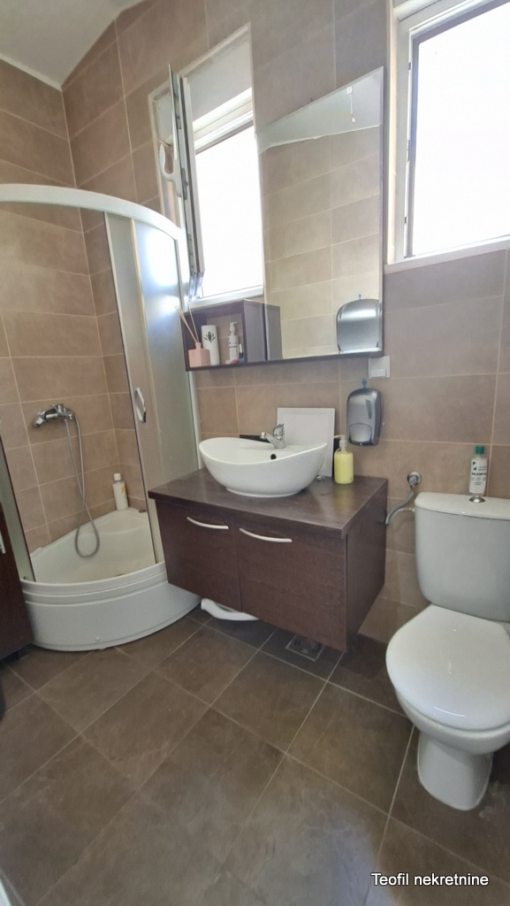 Slika 11 - Pećska, Petosoban stan za izdavanje, 118m2, 1.590€