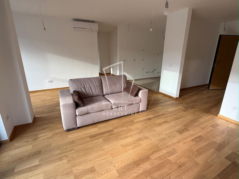 Slika 2 - Kolumbova, Četvorosoban stan za izdavanje, 105m2, 1.500€