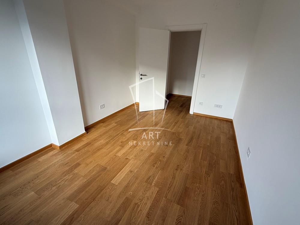 Slika 5 - Kolumbova, Četvorosoban stan za izdavanje, 105m2, 1.500€