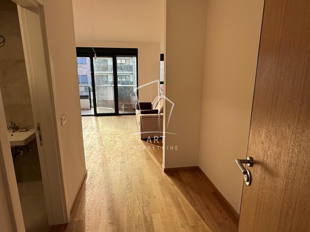 Slika 6 - Kolumbova, Četvorosoban stan za izdavanje, 105m2, 1.500€