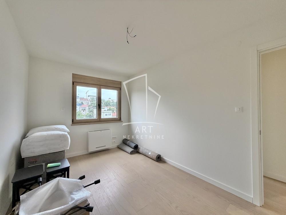 Slika 10 - Južni Bulevar,  Lokal za izdavanje, 103m2, 2.000€