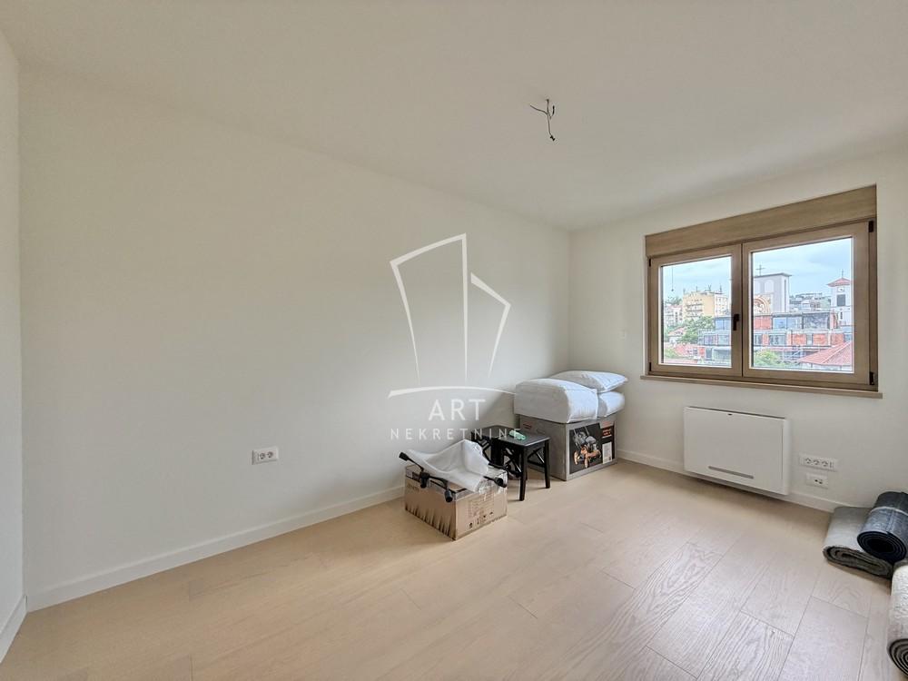 Slika 9 - Južni Bulevar,  Lokal za izdavanje, 103m2, 2.000€