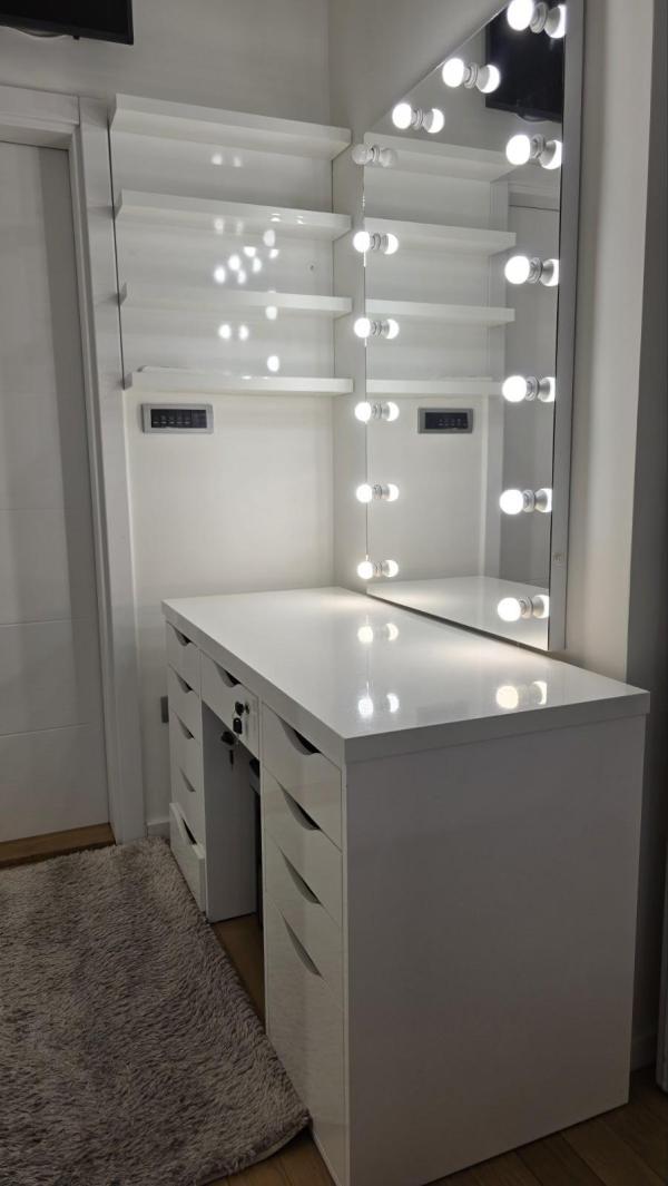 Slika 10 - Marine Veličković, Trosoban stan za izdavanje, 130m2, 1.200€