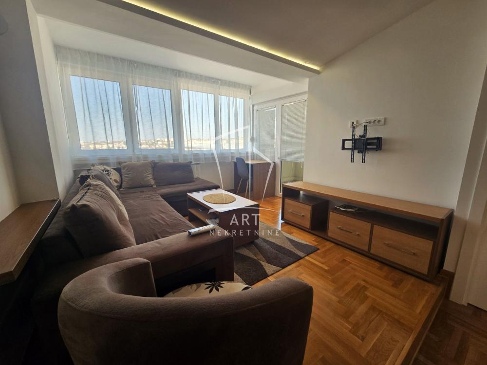 Slika 1 - 2. srpske armije, Četvorosoban stan za izdavanje, 73m2, 900€