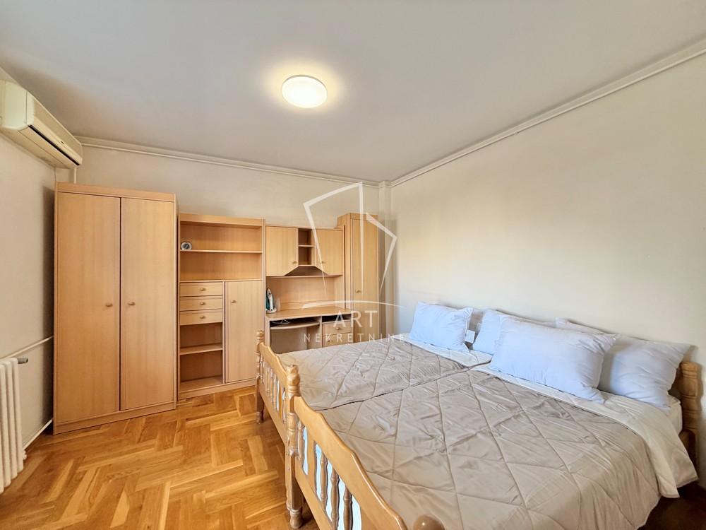 Slika 9 - Poručnika Spasića i Mašere, Četvorosoban stan za izdavanje, 109m2, 1.000€