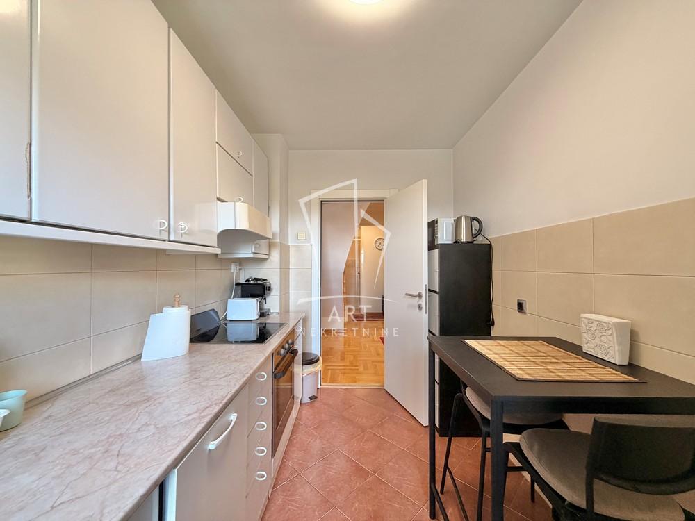 Slika 5 - Poručnika Spasića i Mašere, Četvorosoban stan za izdavanje, 109m2, 1.000€