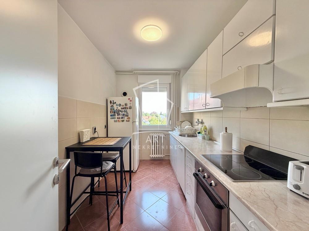 Slika 4 - Poručnika Spasića i Mašere, Četvorosoban stan za izdavanje, 109m2, 1.000€