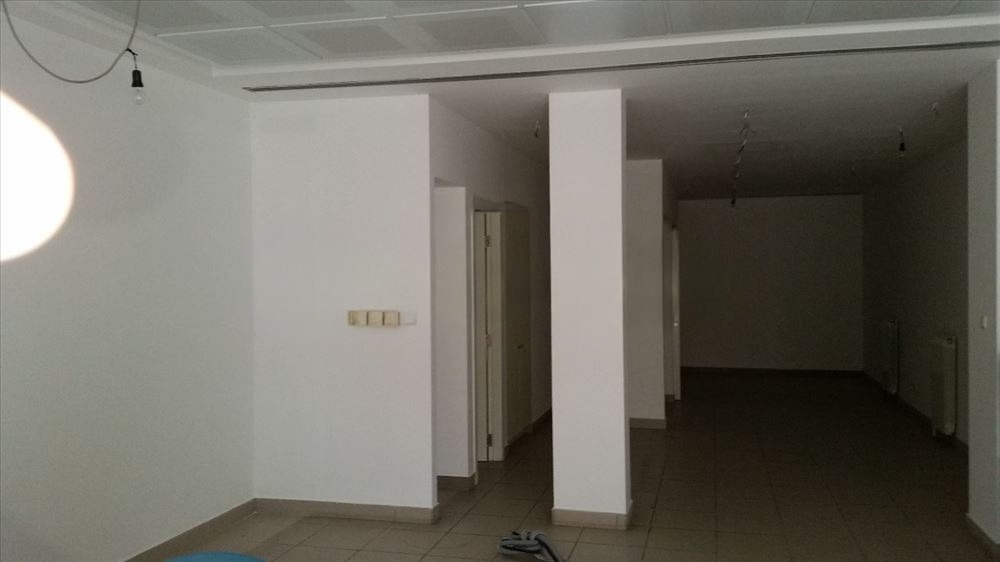 Slika 3 - Bulevar Oslobodjenja,  Lokal za izdavanje, 81m2, 1.500€
