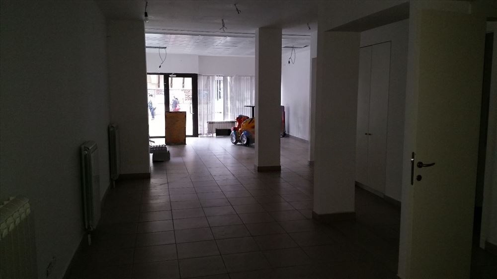Slika 6 - Bulevar Oslobodjenja,  Lokal za izdavanje, 81m2, 1.500€