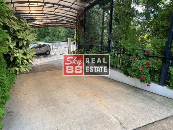 Slika 9 - Diane Budisavljević, Šestosoban stan za izdavanje, 340m2, 2.300€