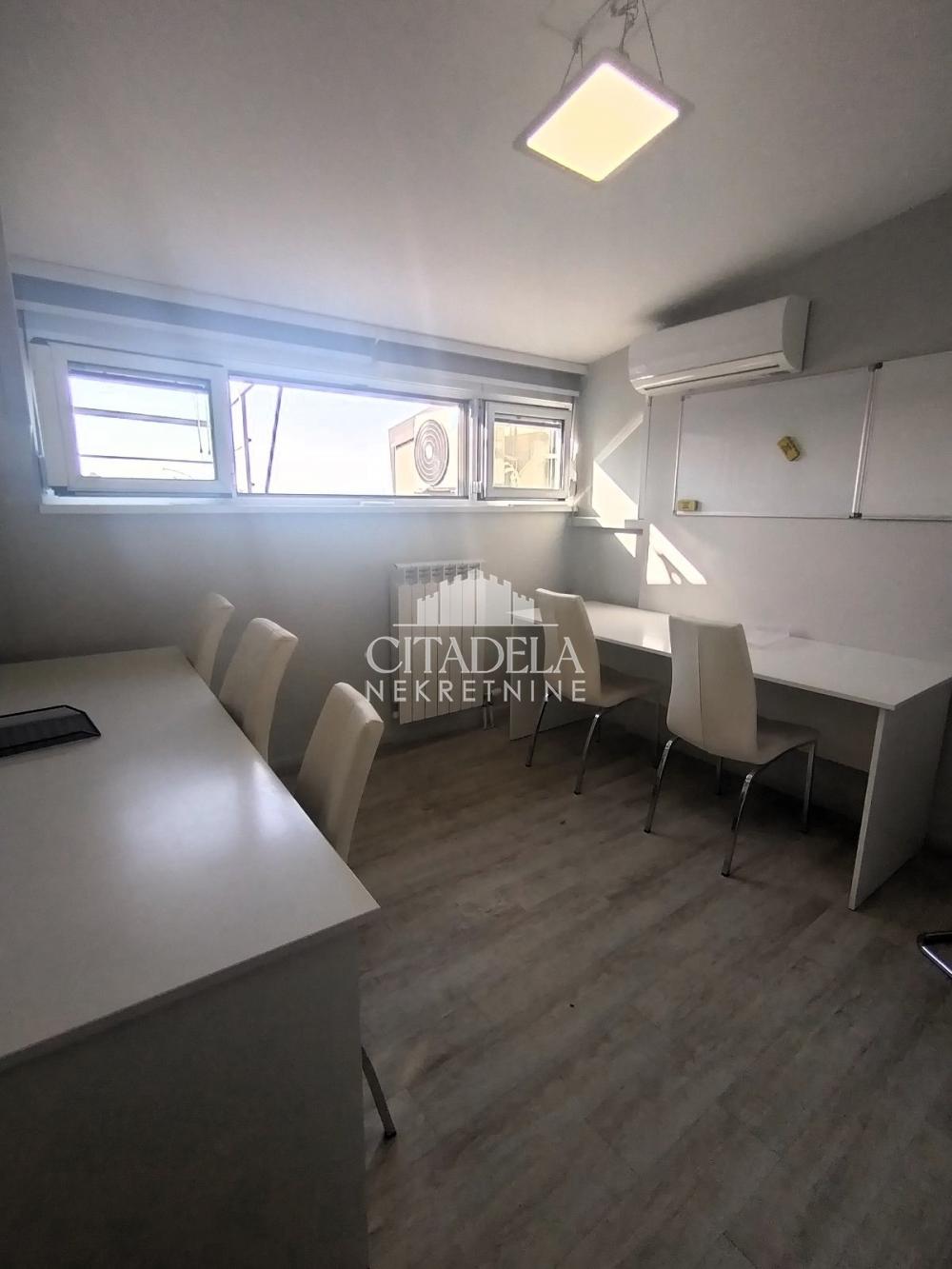 Slika 2 - Pećska, Petosoban stan za izdavanje, 118m2, 1.590€