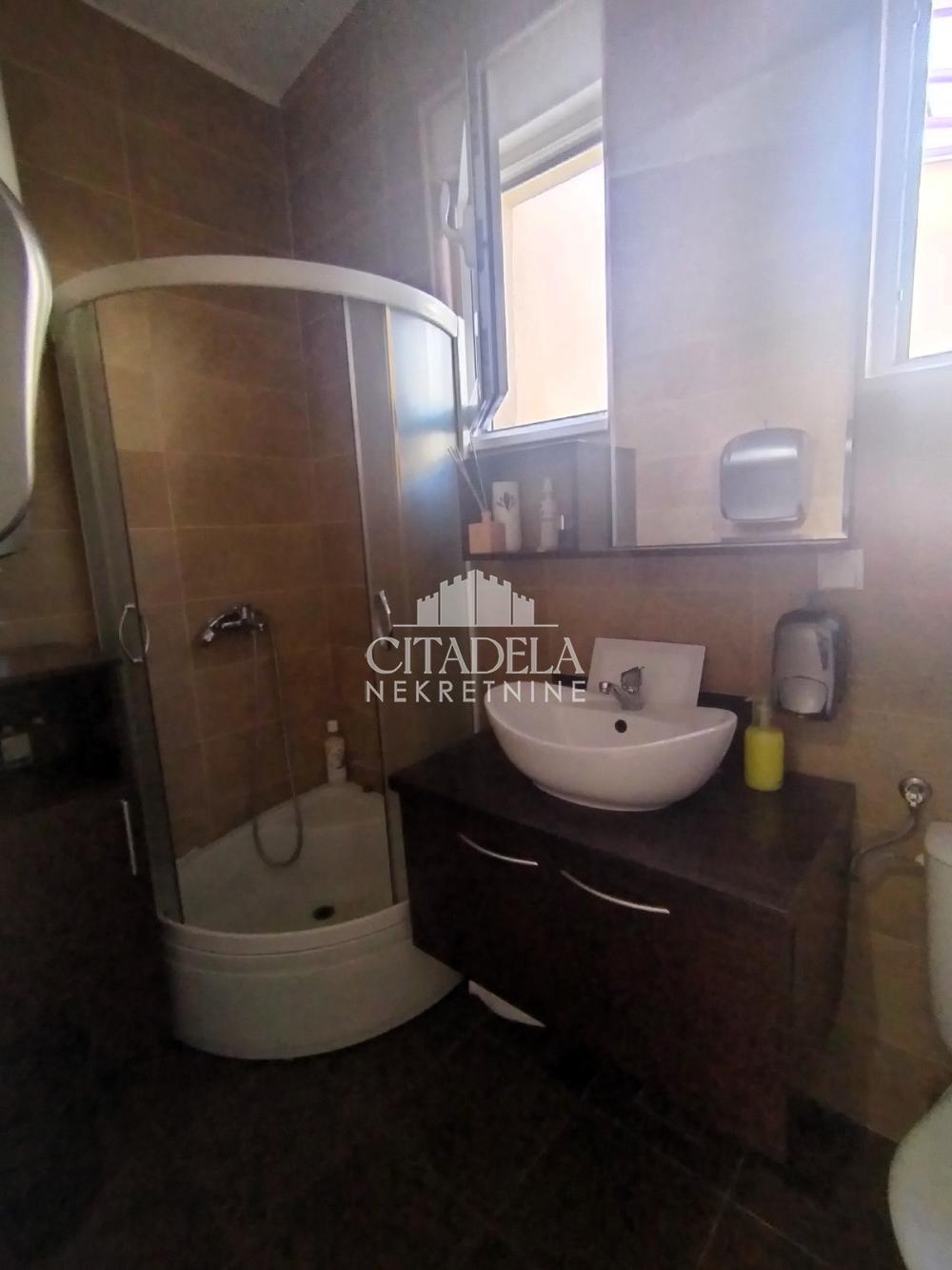 Slika 3 - Pećska, Petosoban stan za izdavanje, 118m2, 1.590€