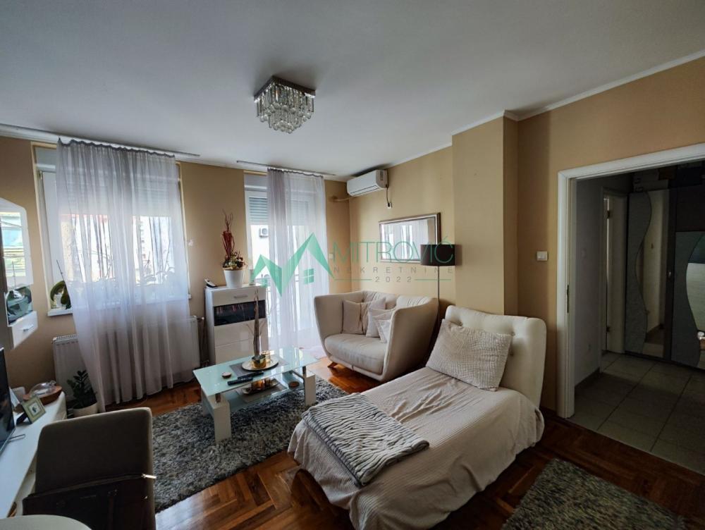 Glavna slika -Jednoiposoban stan za izdavanje, 43m2, 450€