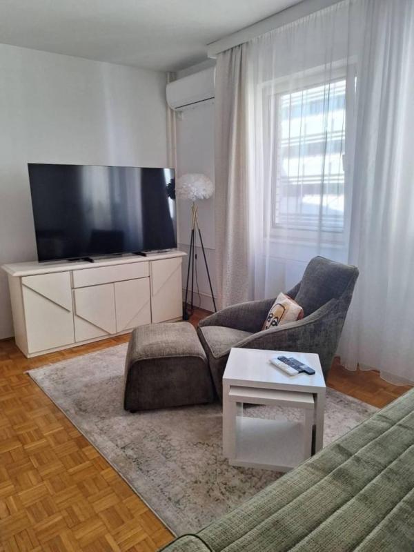 Glavna slika -Kneza Danila, Dvosoban stan za izdavanje, 55m2, 1.000€