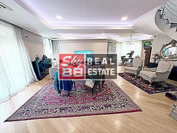 Slika 2 - Petosoban stan za izdavanje, 330m2, 4.200€