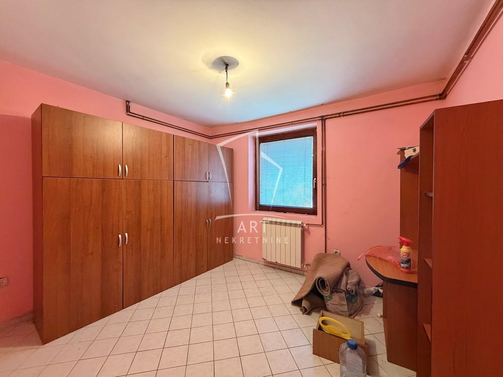 Slika 11 - Dušana Stojanovića,  Kuća na prodaju, 261m2, 225.000€