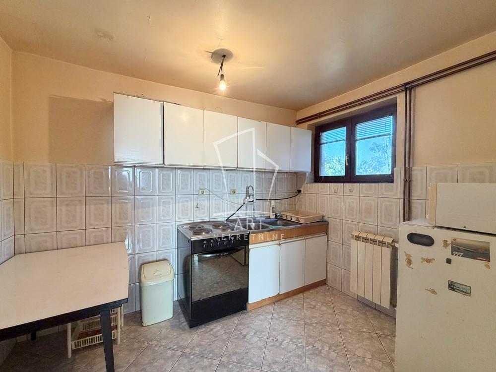 Slika 4 - Dušana Stojanovića,  Kuća na prodaju, 261m2, 225.000€