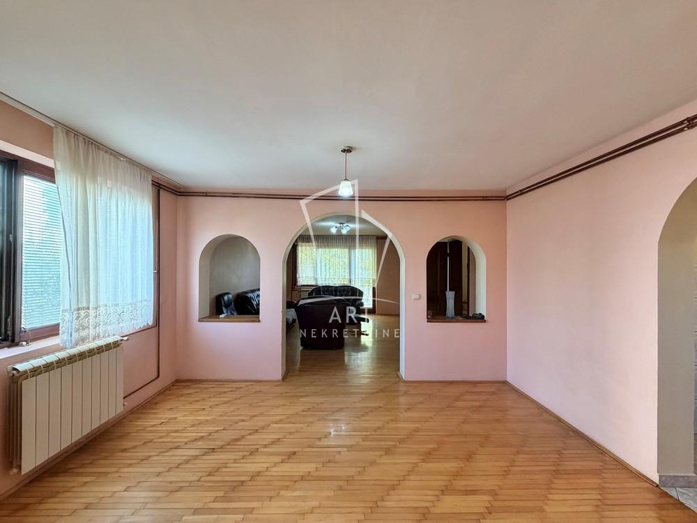 Slika 3 - Dušana Stojanovića,  Kuća na prodaju, 261m2, 225.000€
