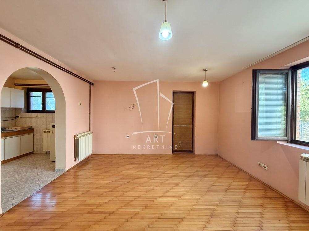 Slika 5 - Dušana Stojanovića,  Kuća na prodaju, 261m2, 225.000€