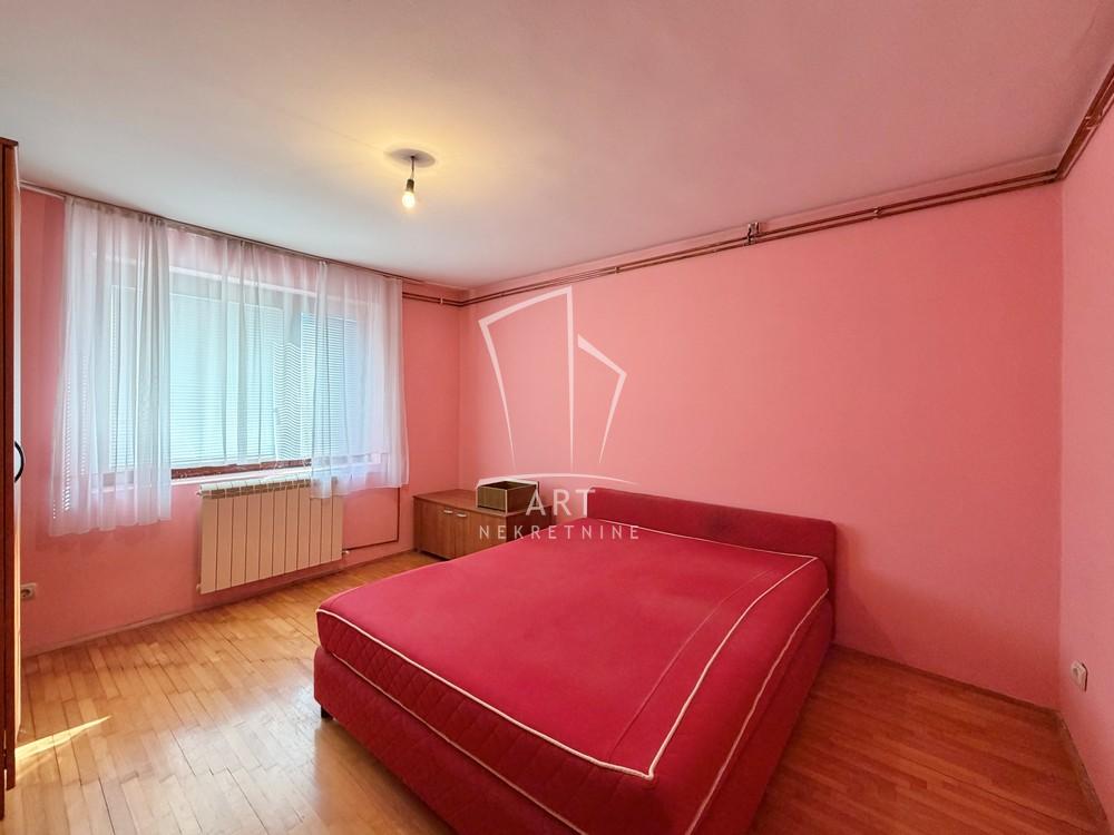 Slika 6 - Dušana Stojanovića,  Kuća na prodaju, 261m2, 225.000€