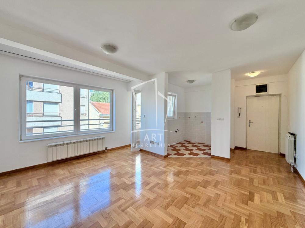 Glavna slika -Kajmakčalanska, Trosoban stan na prodaju, 65m2, 305.500€