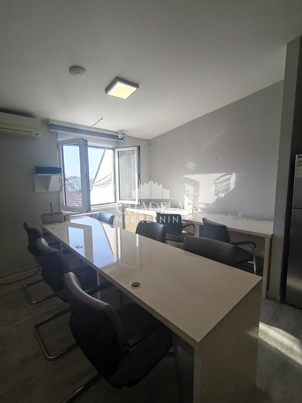 Slika 5 - Pećska, Petosoban stan za izdavanje, 118m2, 349.000€