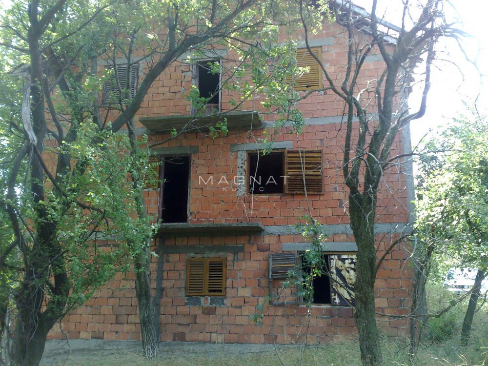 Glavna slika - Kuća na prodaju, 250m2, 270.000€