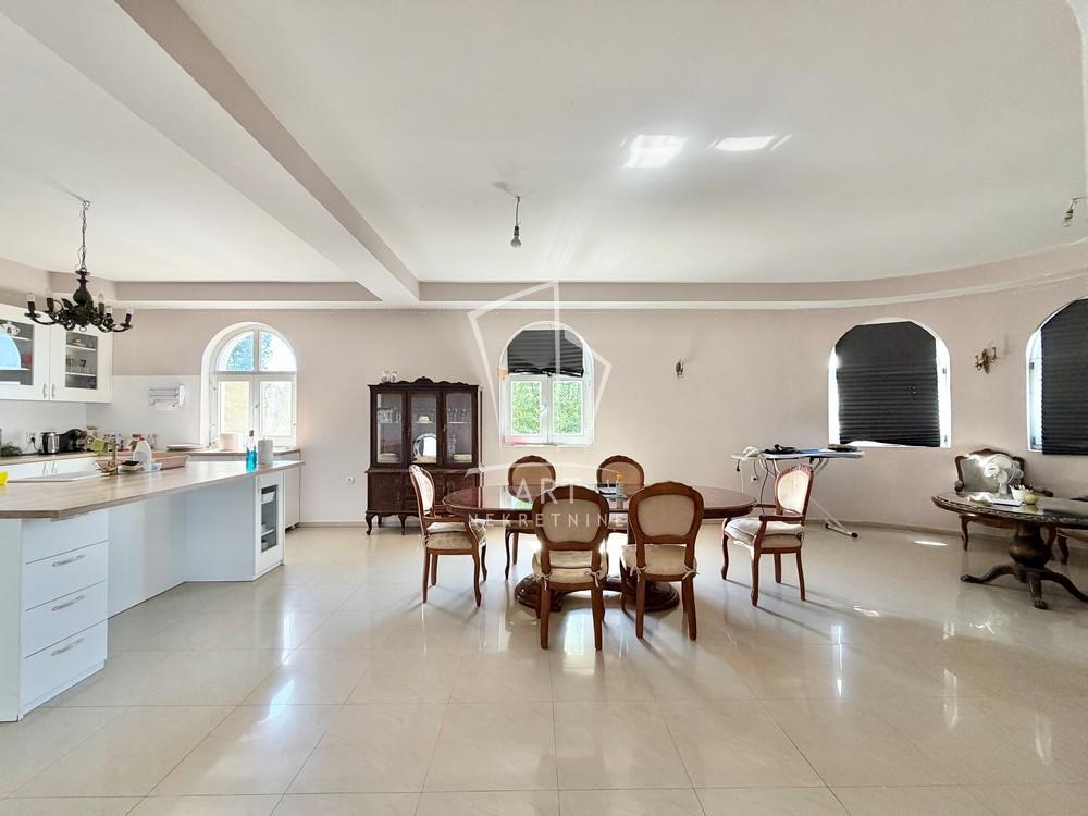 Slika 3 - Put za Markoviće,  Kuća na prodaju, 610m2, 1.096.000€