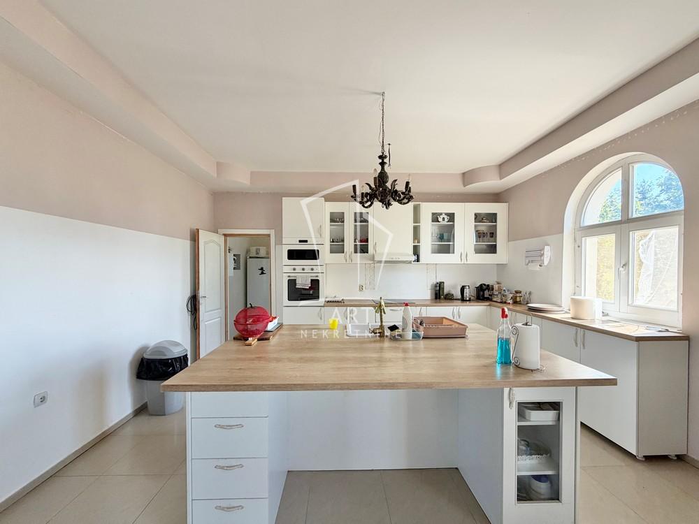 Slika 4 - Put za Markoviće,  Kuća na prodaju, 610m2, 1.096.000€
