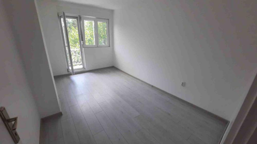 Slika 5 - Petra Jovovića, Dvoiposoban stan za izdavanje, 48m2, 450€
