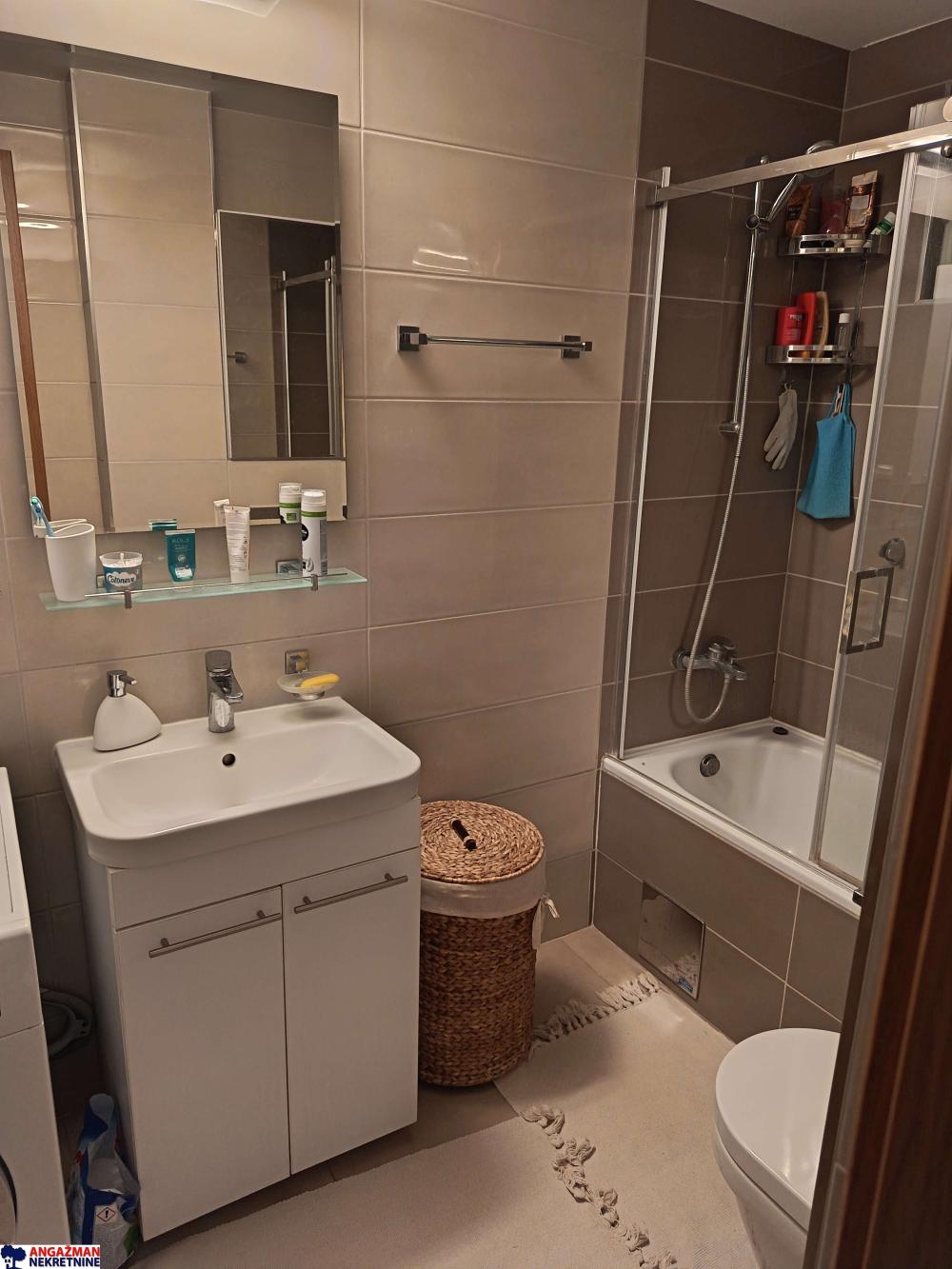 Slika 1 - Šumadijska, Trosoban stan na prodaju, 68m2, 280€