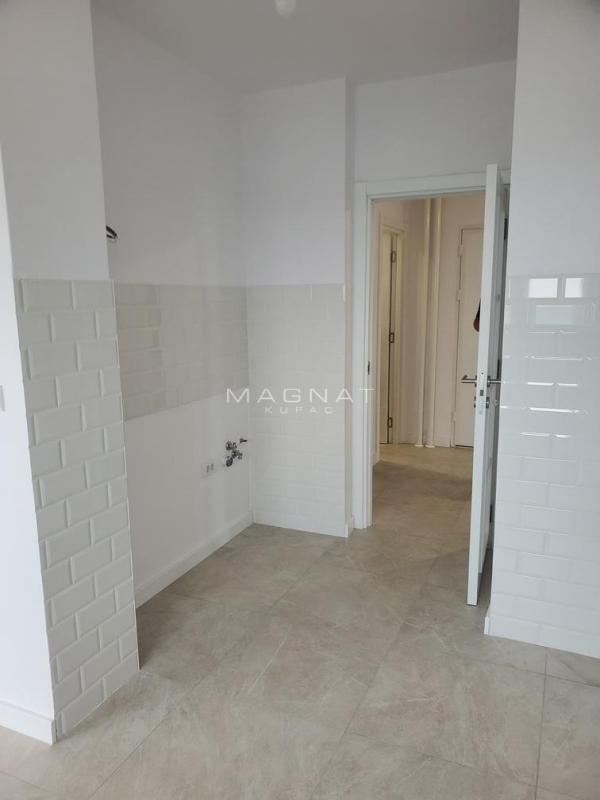 Slika 3 - Bulevar Arsenija Čarnojevića, Četvorosoban stan na prodaju, 95m2, 310.000€