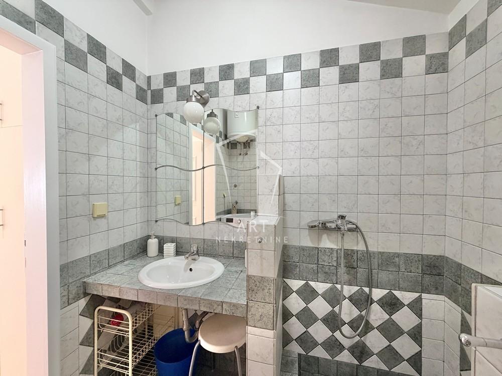 Slika 11 - 21. divizije, Troiposoban stan za izdavanje, 80m2, 1.000€