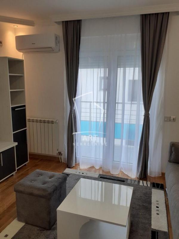 Slika 1 - Tikveška, Jednoiposoban stan za izdavanje, 43m2, 700€
