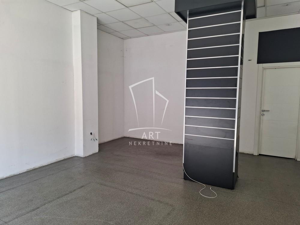 Slika 1 - Bulevar Despota Stefana,  Lokal za izdavanje, 40m2, 600€