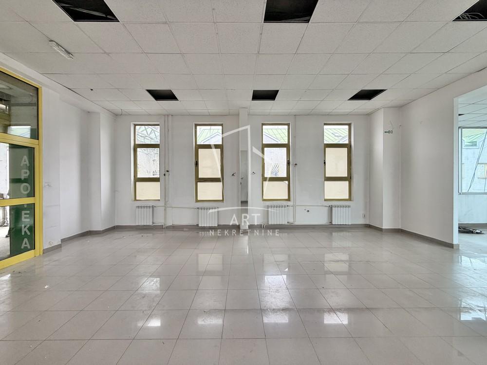 Slika 1 - Bulevar Kralja Aleksandra,  Lokal na prodaju, 135m2, 270.000€
