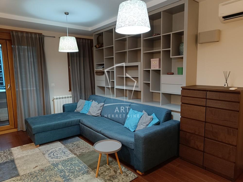 Slika 1 - Uroša Martinovića, Trosoban stan za izdavanje, 86m2, 1.300€
