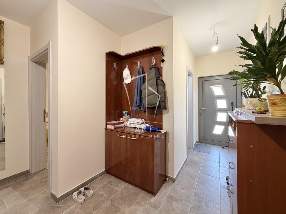 Slika 8 - Obršinska,  Kuća na prodaju, 210m2, 450.000€