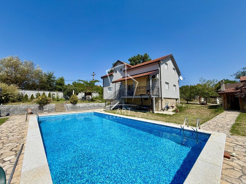 Glavna slika -Obršinska,  Kuća na prodaju, 210m2, 450.000€