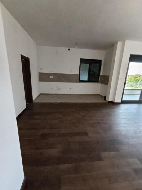 Slika 2 - Četvoroiposoban stan na prodaju, 140m2, 360.000€