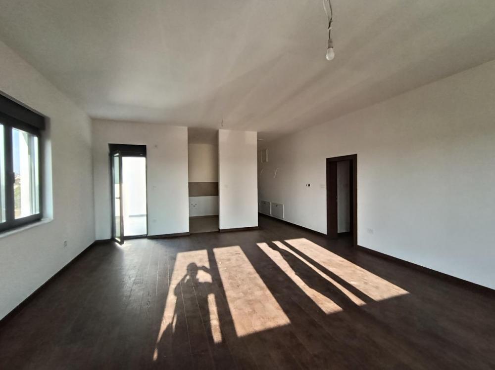 Slika 6 - Četvoroiposoban stan na prodaju, 140m2, 360.000€