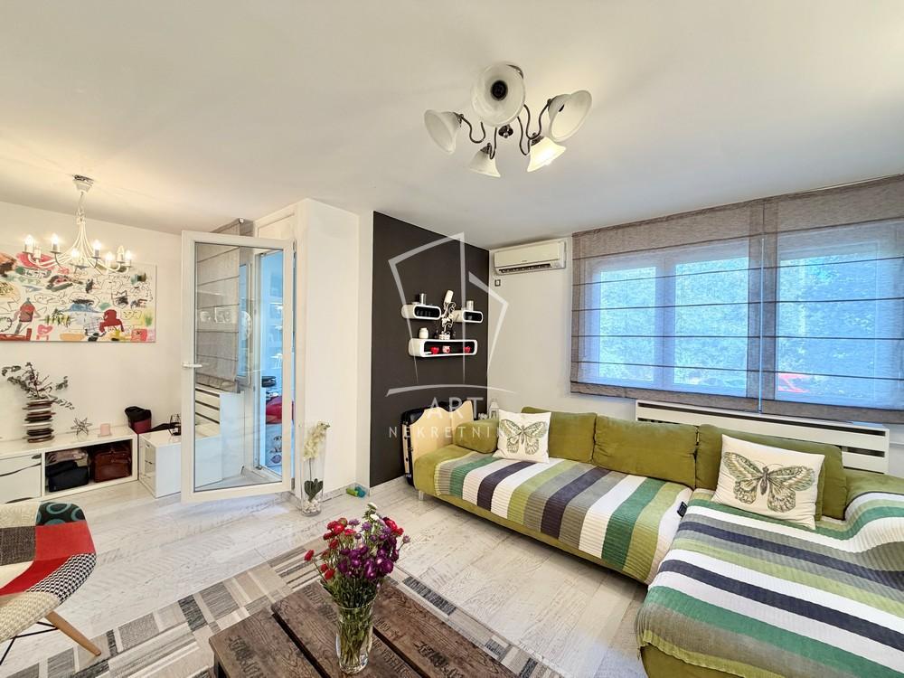 Glavna slika -Braće Srnić, Dvoiposoban stan na prodaju, 70m2, 213.000€